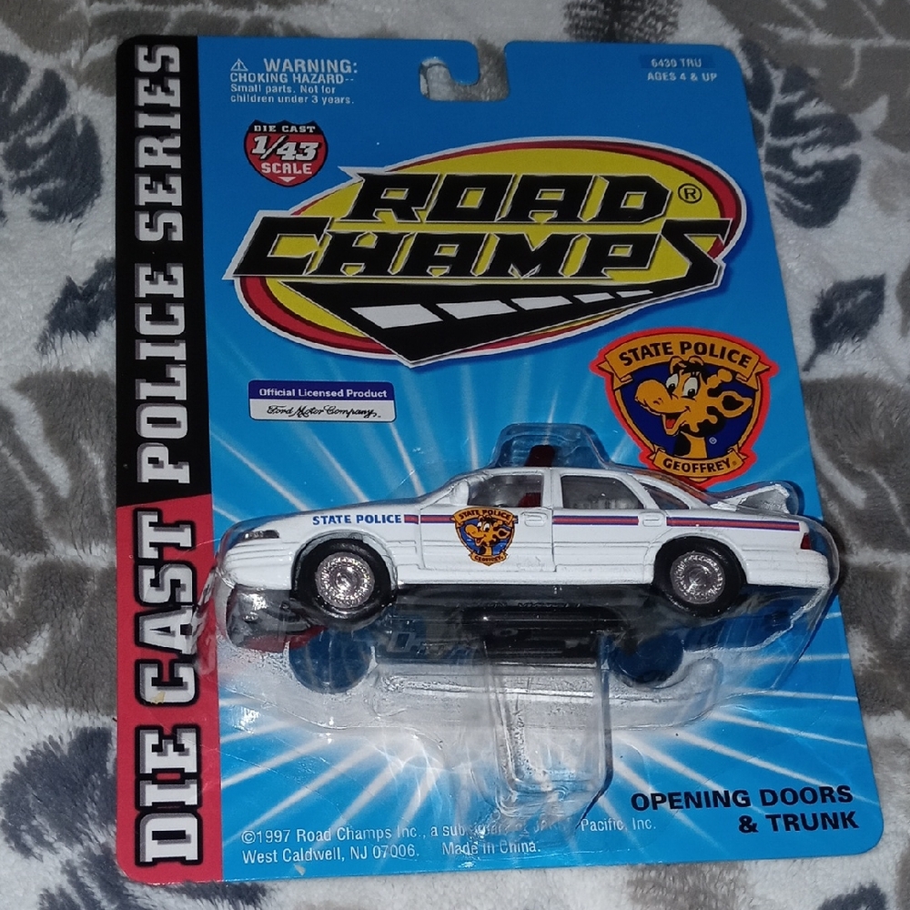 Road Champs 1997 Die-Cast Geoffrey State Police Car - NOS